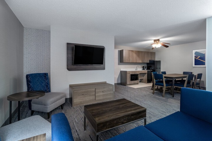 Holiday Inn Express & Suites Vadnais Heights by IHG