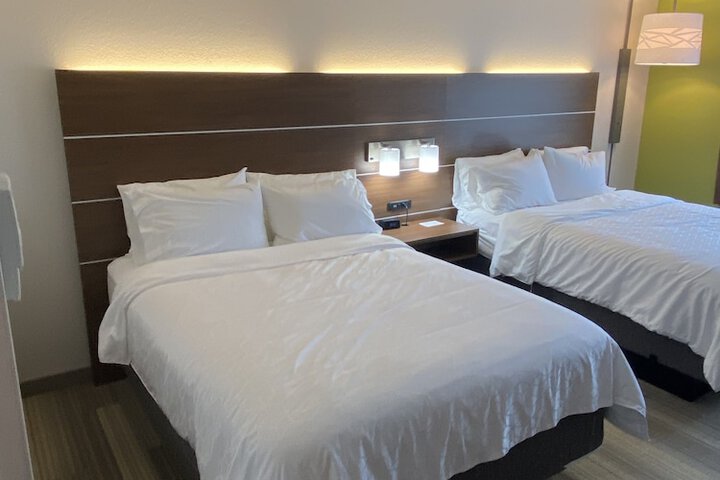 Room 10 of 25