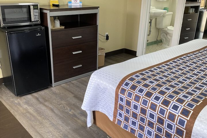 Room 13 of 28
