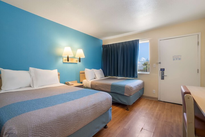 Room 17 of 36