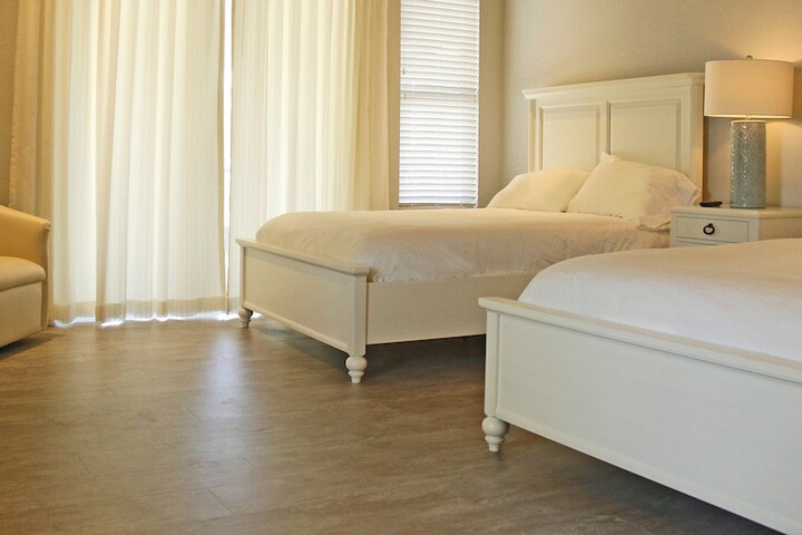 Room 102 of 122