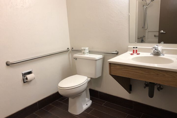 Room 17 of 32