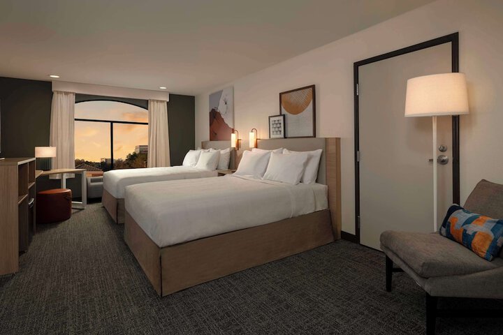 Room 13 of 20