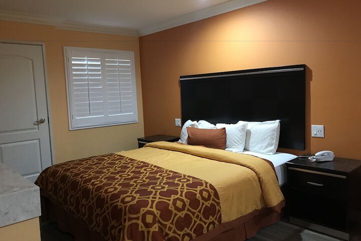 Room 14 of 19