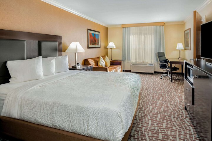 Room 34 of 47