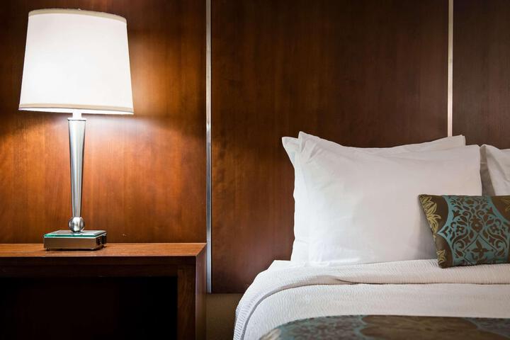 Best Western Plus Airport Inn Suites