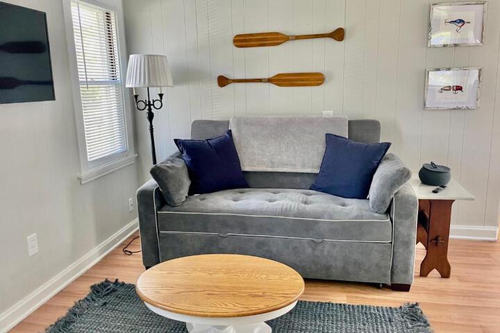 Drop Anchor Cottages and Lake House