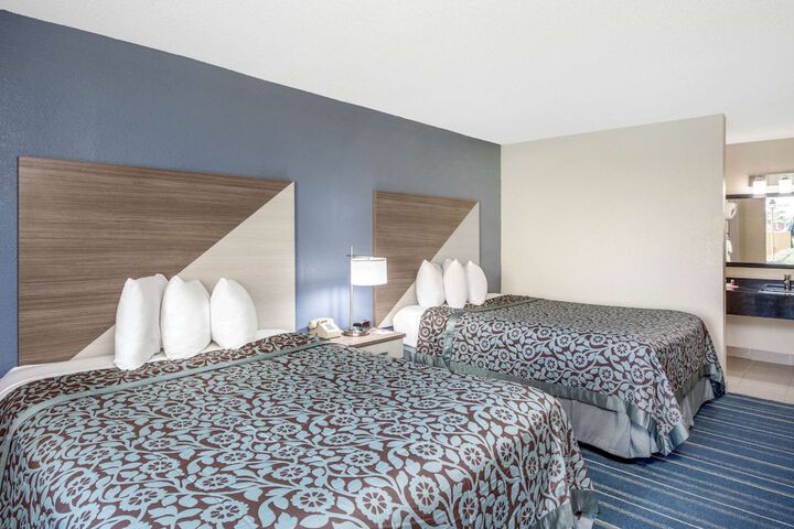 Room 28 of 47