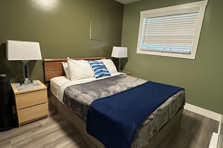 Room 102 of 180