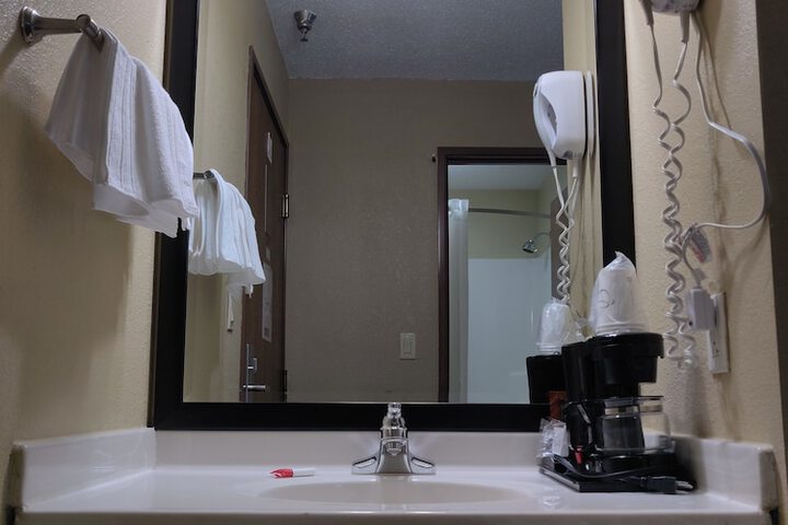 Room 25 of 73