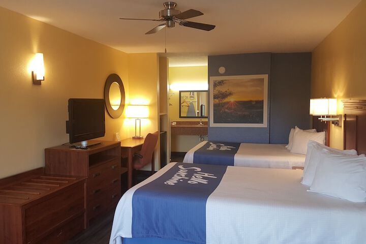 Room 10 of 28