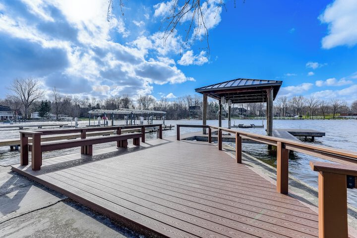 House on Paw Paw Lake w / Private Dock!