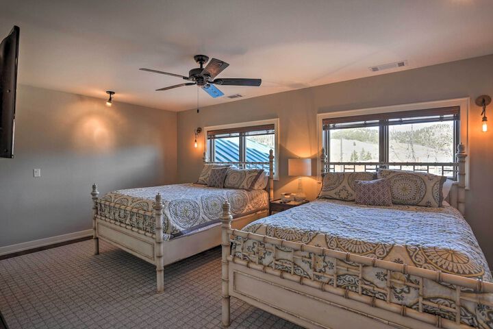 Main Street Strugis Apt w / High-end Features