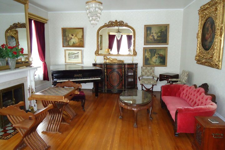 Lounge 14 of 14