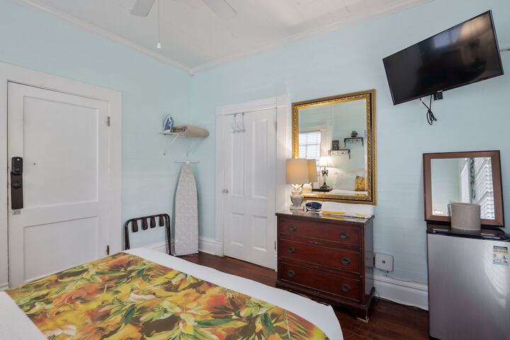 Room 42 of 61