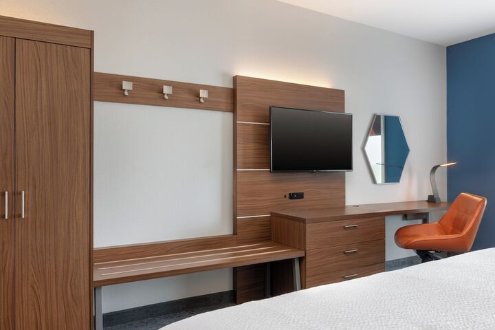 Holiday Inn Express Calhoun South by IHG