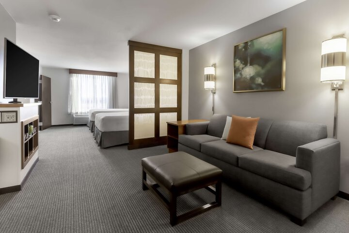 Room 27 of 38