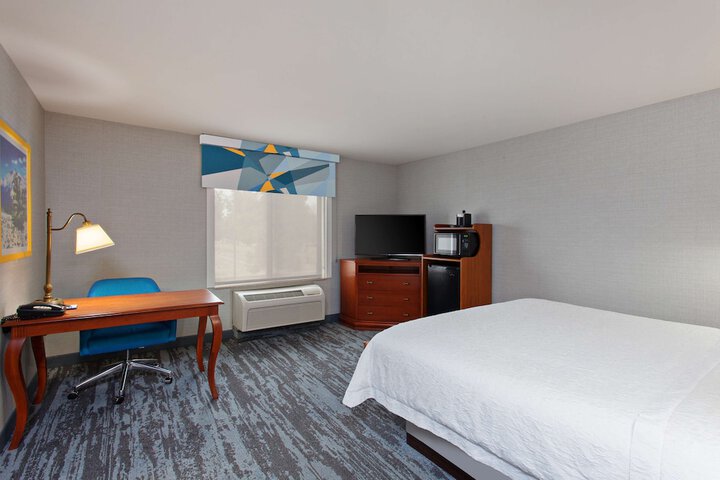 Room 10 of 33