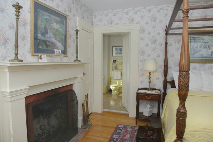 Room 17 of 80