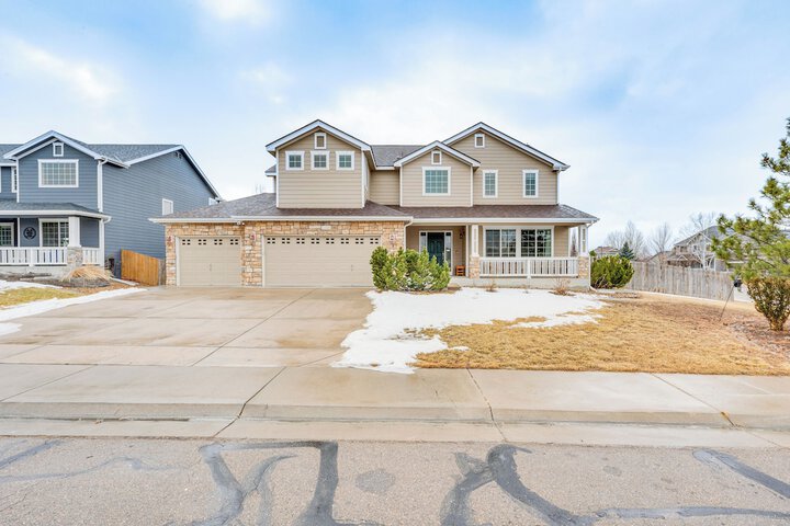 Fenced Yard & Trail Access: Dog-friendly Erie Home