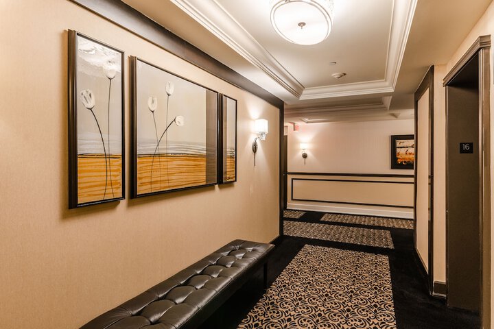 Ballroom/Hall 74 of 82