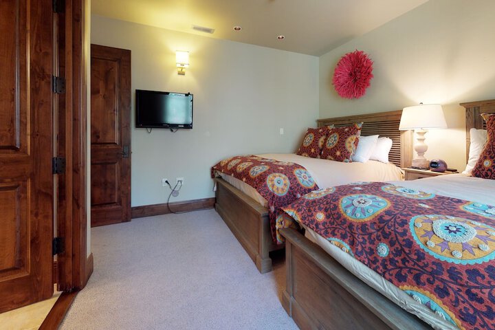 Room 296 of 361