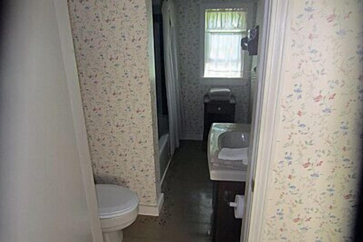 Room 11 of 27