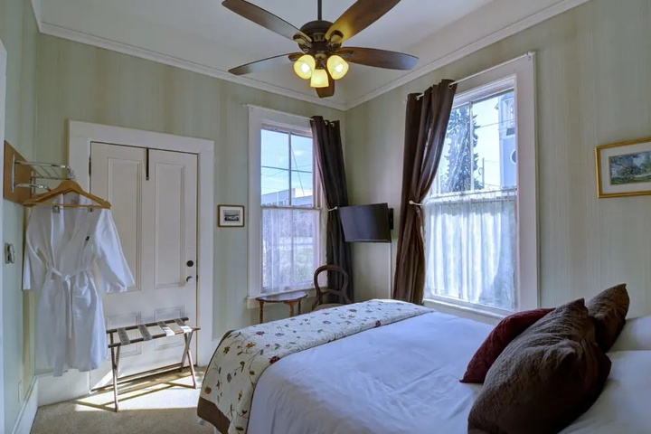 Blue Goose Inn B & B