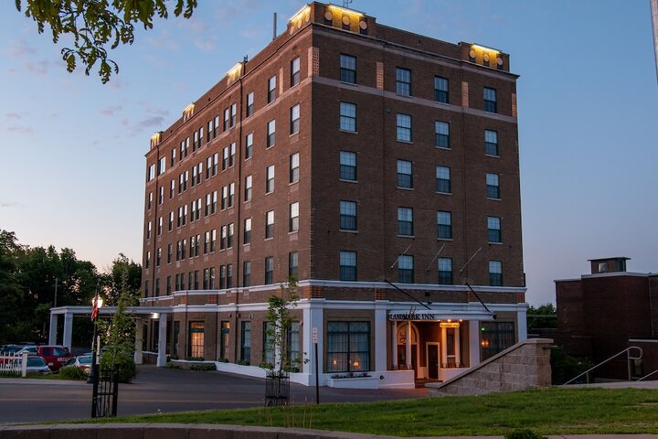 Hotel 2 of 32