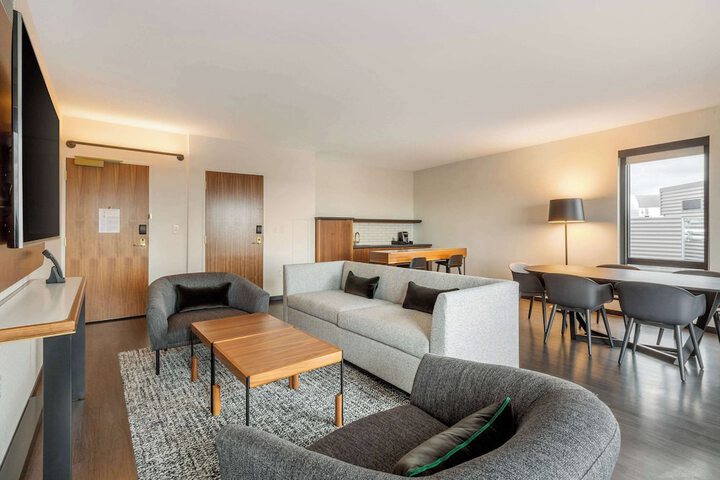Room 46 of 83