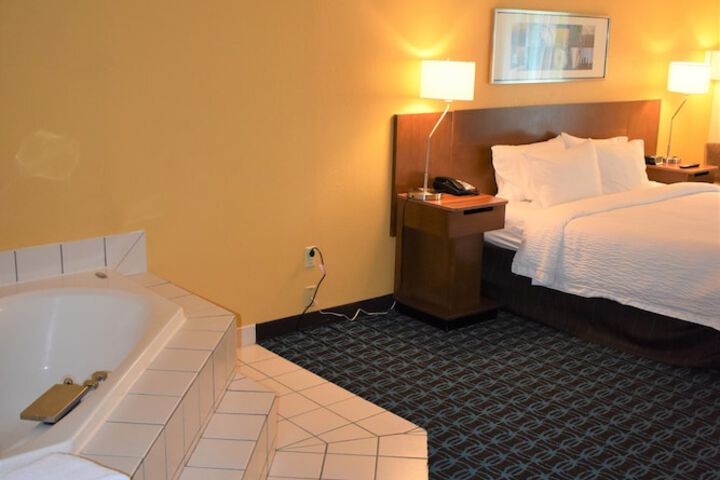 Room 10 of 32