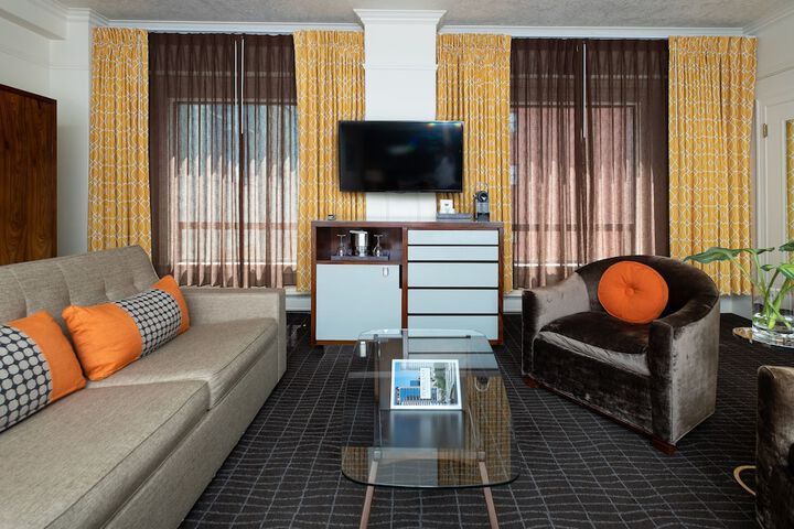 Room 33 of 67