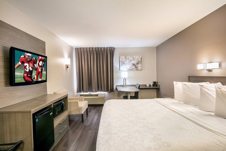 Red Roof Inn PLUS+ Boston - Logan