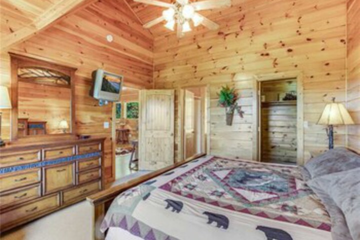 Big Bear Lodge Five Bedroom Home