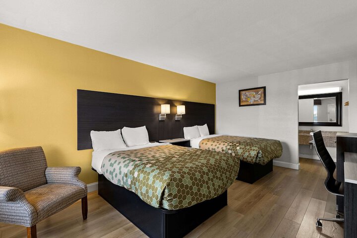 Econo Lodge White Pine Morristown I-81 & I-40 Split