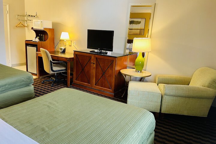 Room 6 of 12