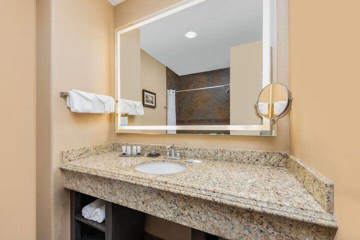 La Quinta Inn & Suites by Wyndham Marble Falls