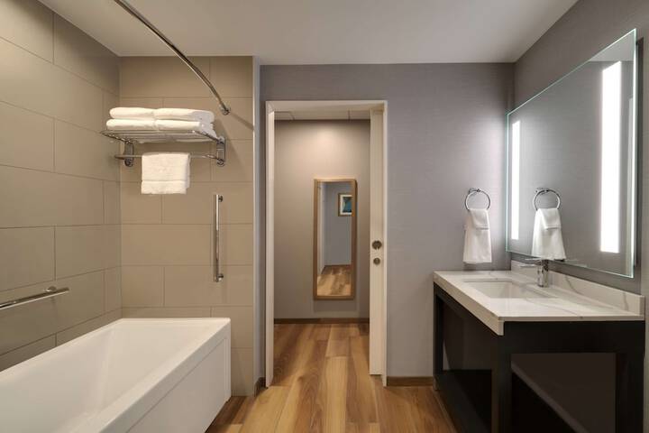 Room 21 of 46