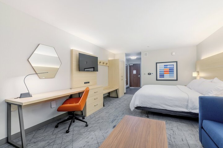 Holiday Inn Express & Suites Medford by IHG