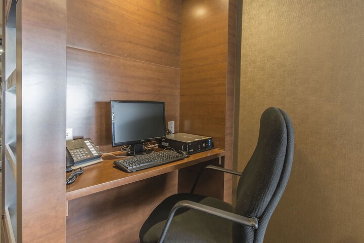 Business Center 41 of 42