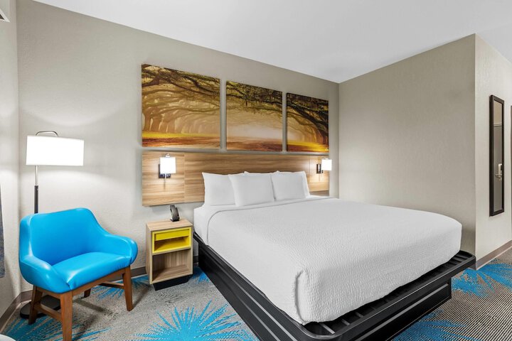 Days Inn & Suites by Wyndham Union City