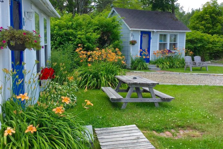 Isleview Motel and Cottages