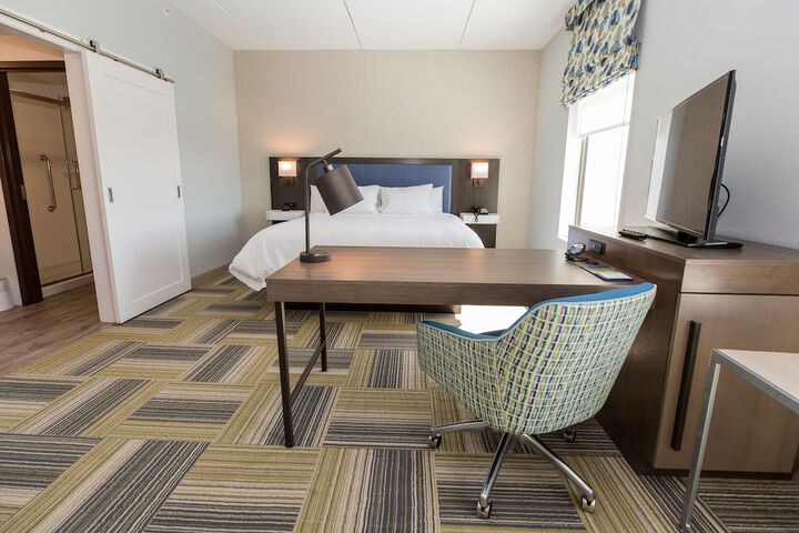 Hampton Inn & Suites Syracuse North Airport Area