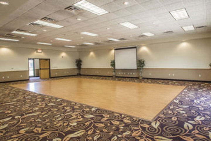 Econo Lodge Inn & Suites
