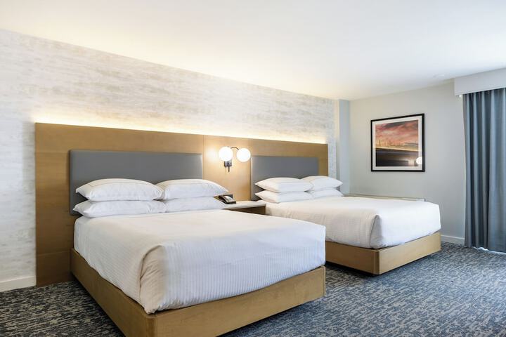 DoubleTree by Hilton New York JFK Airport