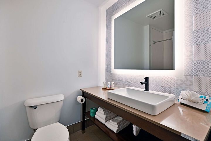 Country Inn & Suites by Radisson Bloomington-Normal Airport, IL