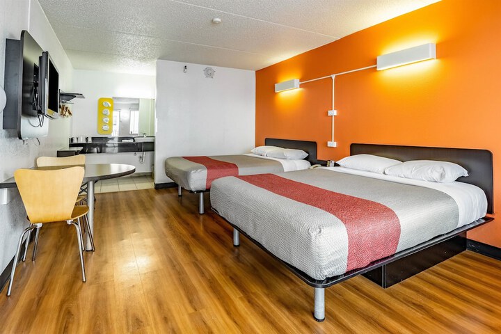 Room 16 of 33