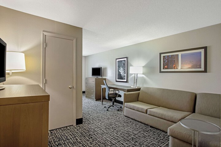 La Quinta Inn & Suites by Wyndham Hopkinsville