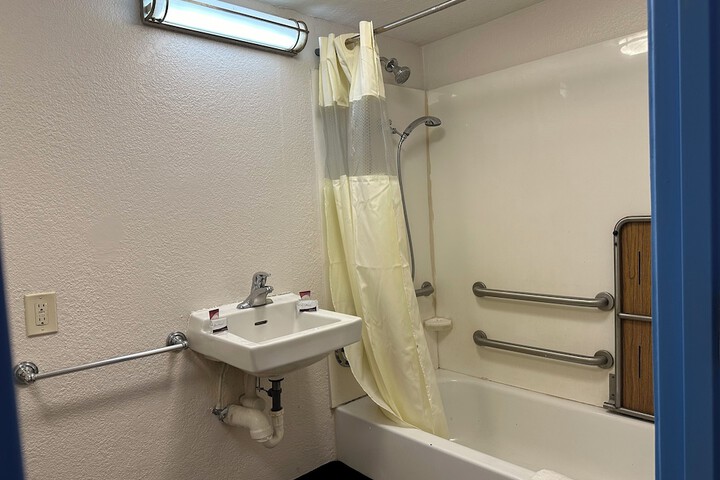 Room 9 of 19