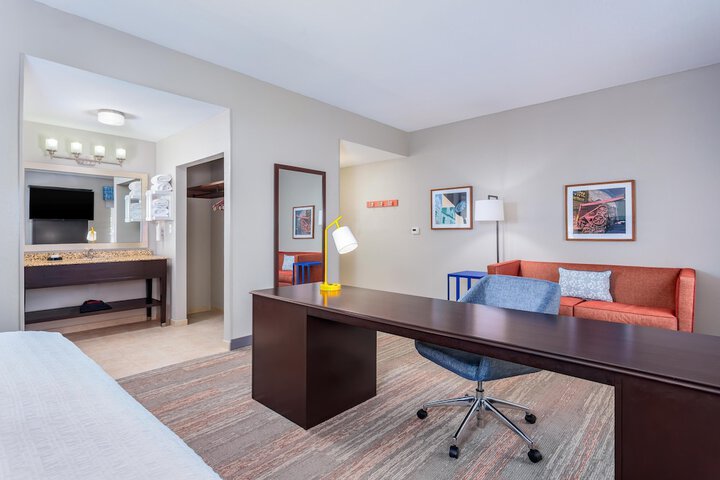 Hampton Inn & Suites Parkersburg Downtown